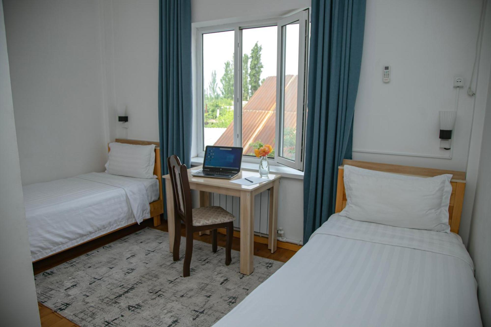 Hotel Good Night Jalal-Abad Eksteriør bilde